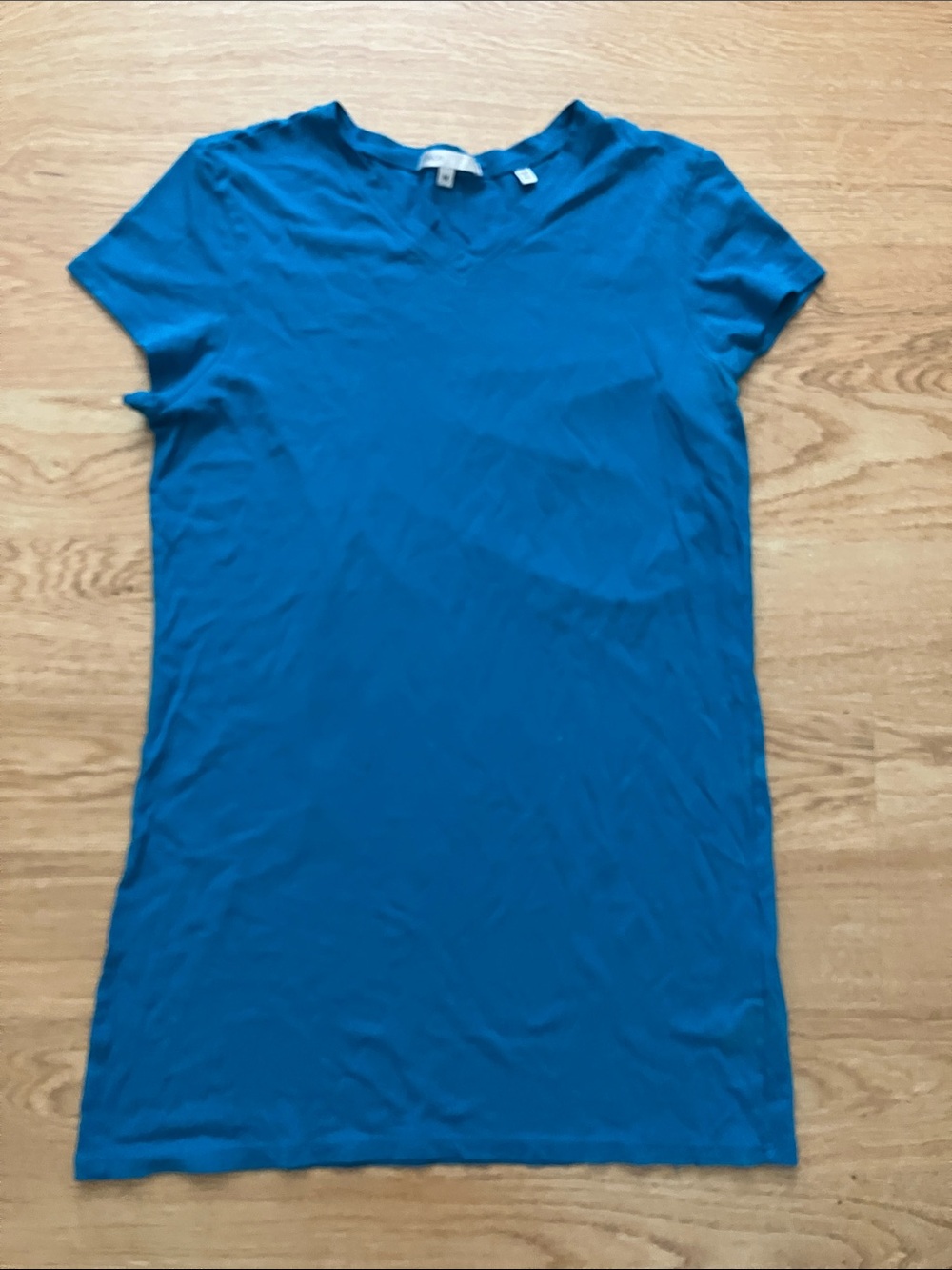 Vince Women’s Teal-Blue Short Sleeve V-Neck Top. Sz M - Picture 1 of 4